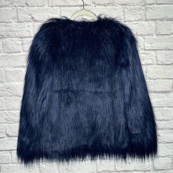 NWOT Ladakh x Urban Outfitters Margot Faux Fur Jacket in Blue - Picture 9 of 15